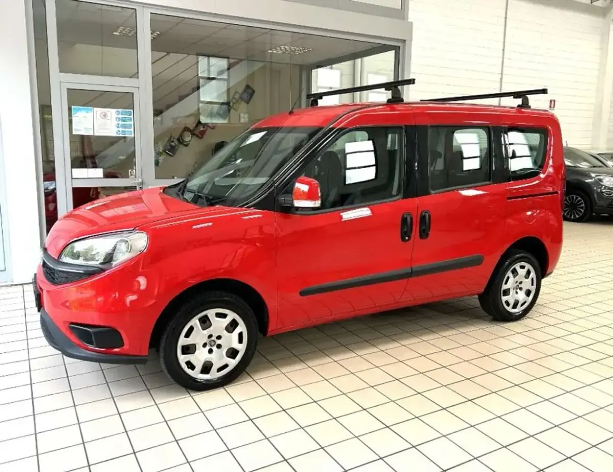 Usata Fiat Doblò Lounge 120 CV (88 kW) 2017 Rosso Monovolume