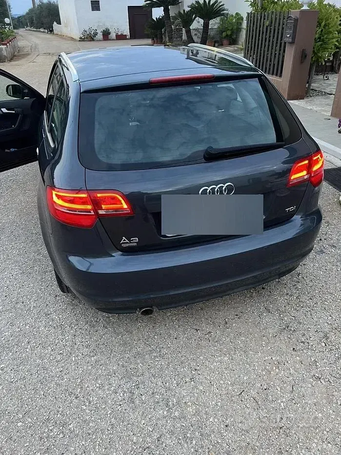 Usata Audi A3 Sportback Ambition 105 CV (77 kW) 2011 Grigio Utilitaria
