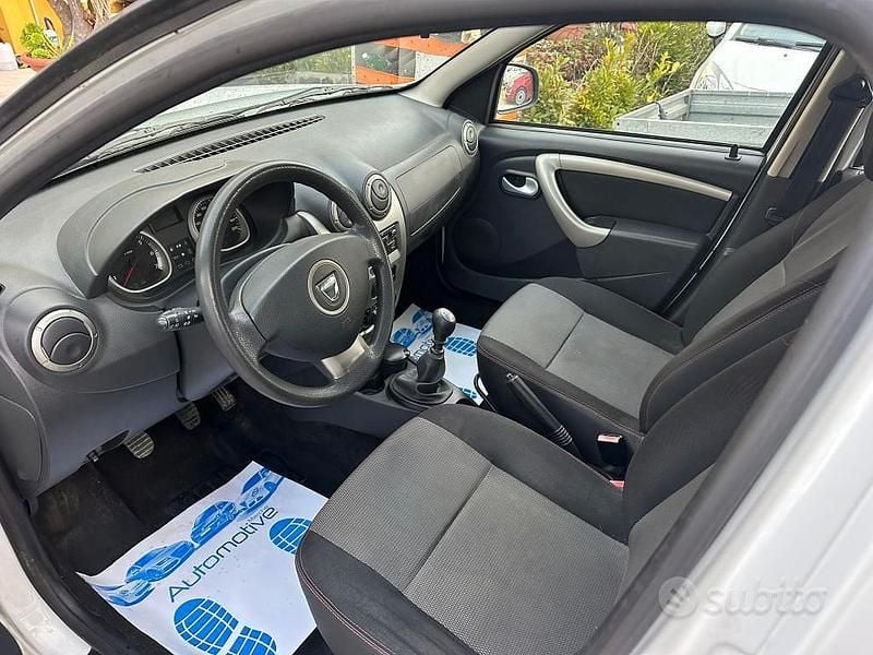 Usata Dacia Duster Lauréate 110 CV (80 kW) 2013 Bianco SUV