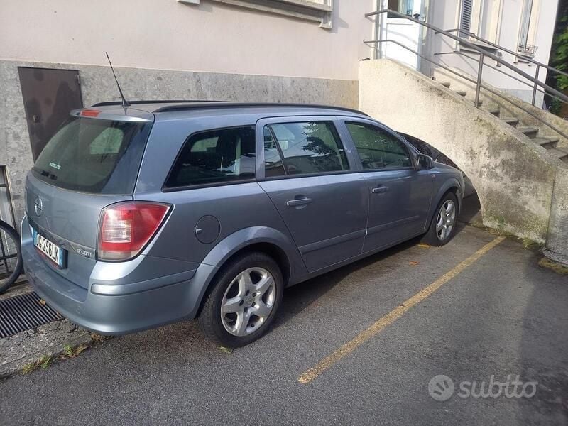 Usata Opel Astra 60 CV (44 kW) 2007 Blu Station wagon