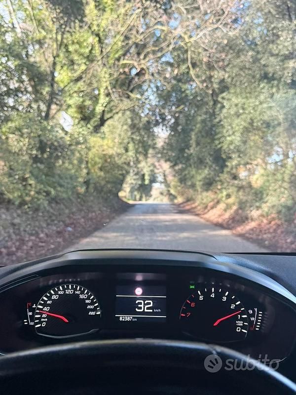 Usata Peugeot 208 Active 75 CV (55 kW) 2020 Utilitaria