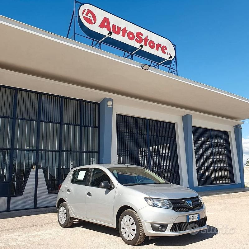 Usata Dacia Sandero Ambiance 75 CV (55 kW) 2016 Argento Utilitaria