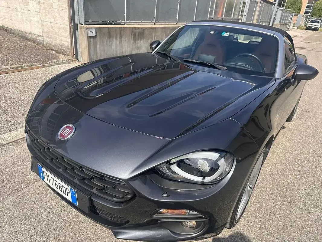 Usata Fiat 124 Spider Lusso 140 CV (102 kW) 2017 Grigio Cabrio