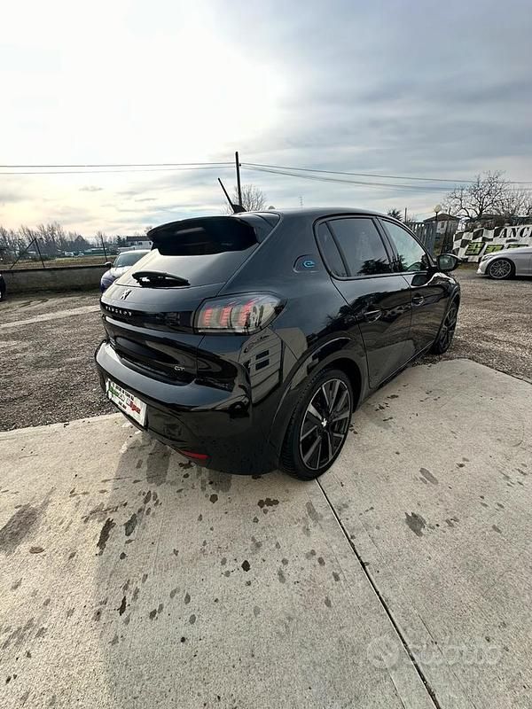 Usata Peugeot 208 GT 100 kW (136 CV) 2023 Nero Utilitaria