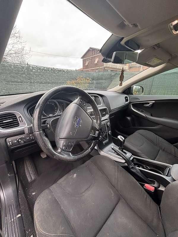 Usata Volvo V40 120 CV (88 kW) 2016 Nero Berlina