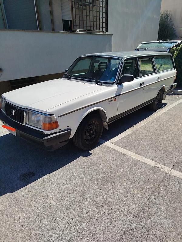 Usata Volvo 240 79 CV (58 kW) 1989 Bianco Berlina