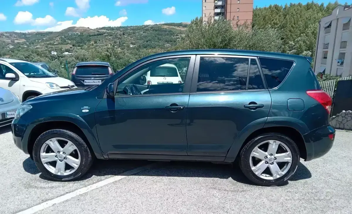 Usata Toyota RAV4 177 CV (130 kW) 2007 Verde SUV