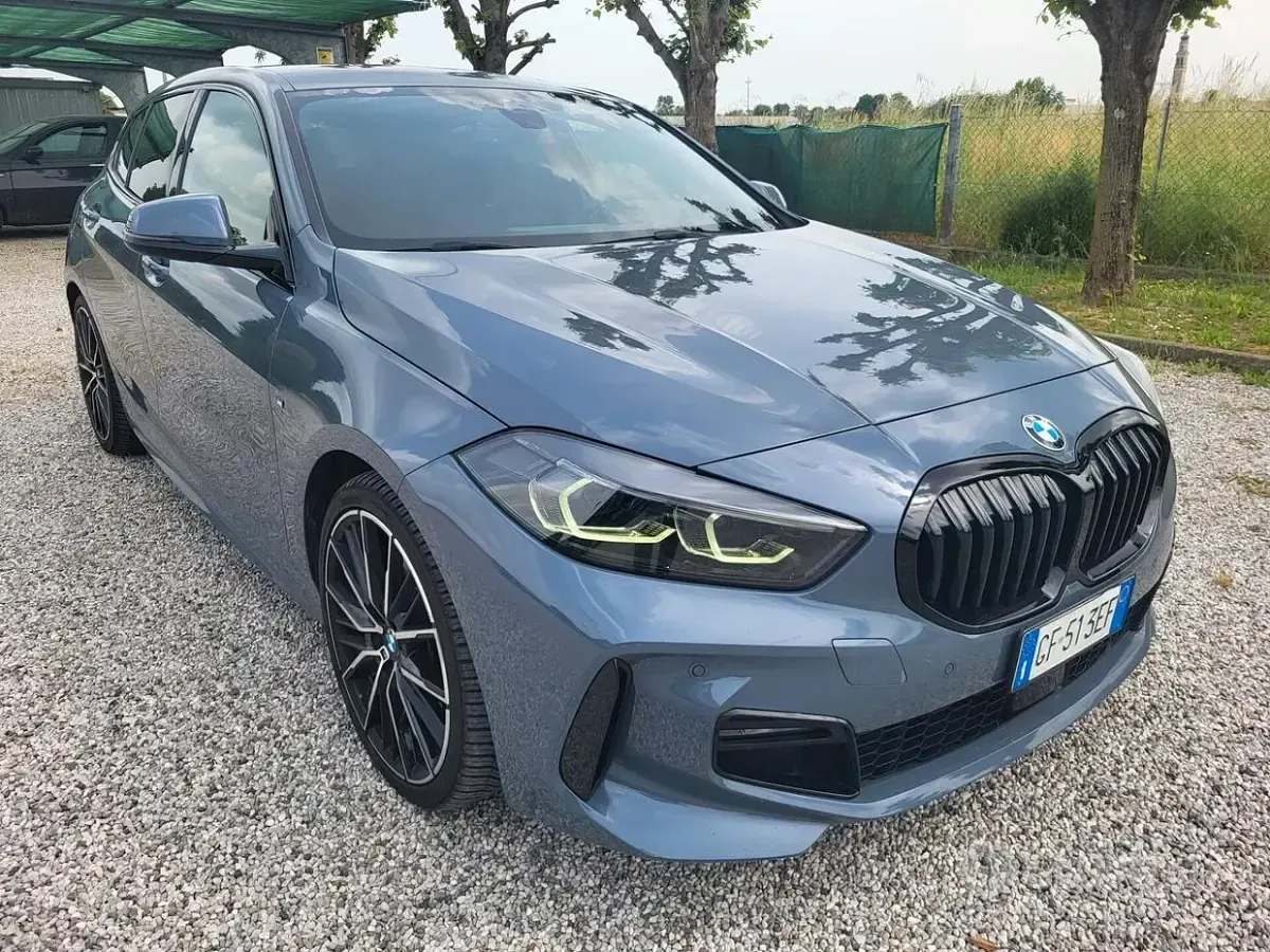 Usado BMW 118 M Sport 150 CV (110 kW) 2021 Gris Utilitario