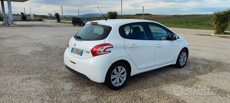 Usata Peugeot 208 Allure 82 CV (60 kW) 2012 Bianco Utilitaria