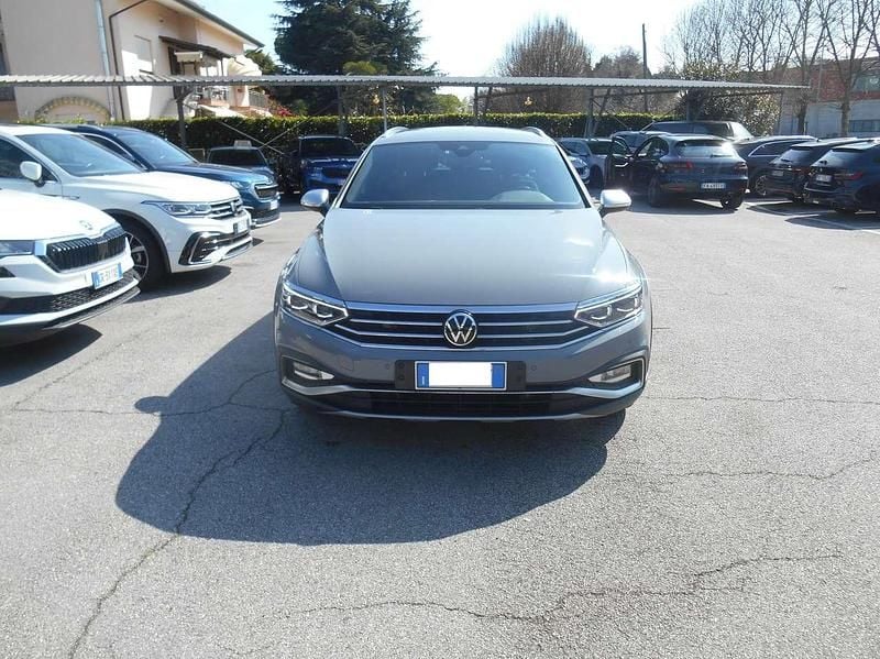 Usata VW Passat Alltrack 200 CV (147 kW) 2023 Grigio Station wagon