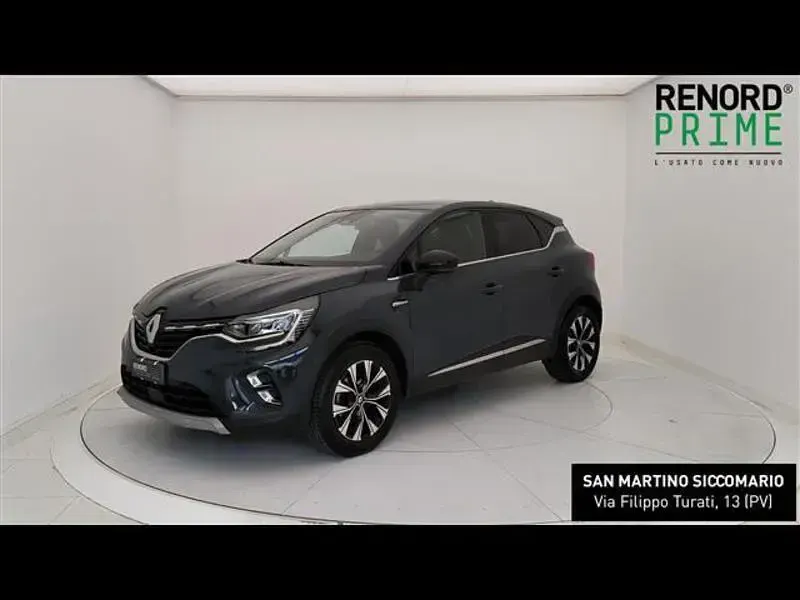 Usata Renault Captur Intens 101 CV (74 kW) 2023 Blu scuro SUV