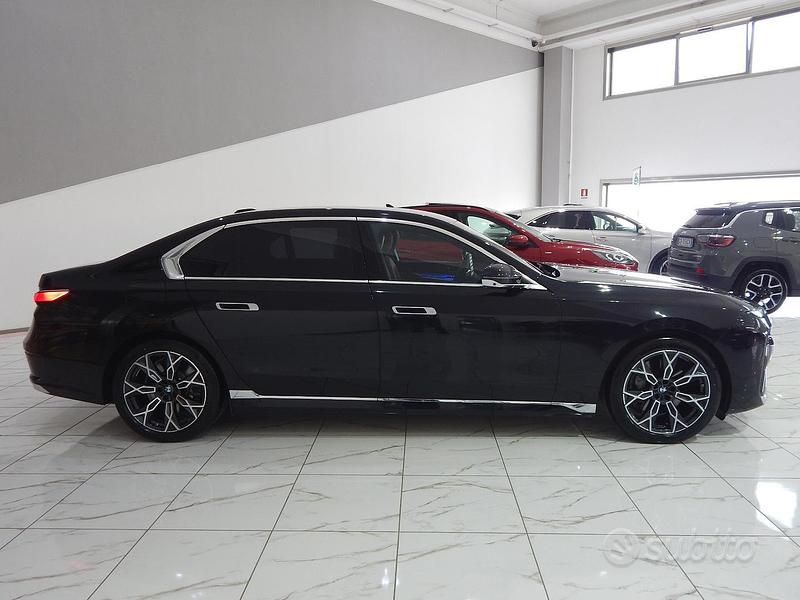 Usata BMW i7 334 kW (455 CV) 2025 Nero Berlina