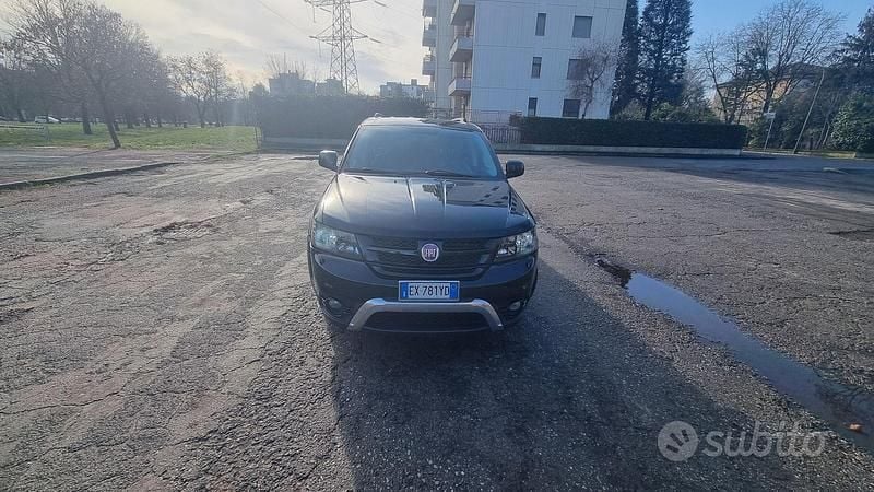 Usata Fiat Freemont Cross 170 CV (125 kW) 2015 Nero SUV