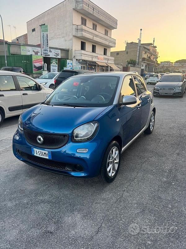 Usata Smart ForFour Passion 71 CV (52 kW) 2015 Blu Utilitaria