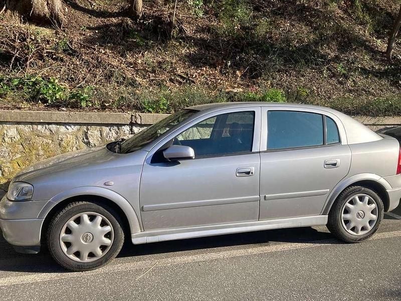 Usata Opel Astra 90 CV (66 kW) 2001 Argento Berlina