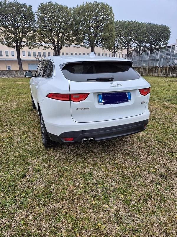 Usata Jaguar F-Pace Prestige 180 CV (132 kW) 2016 SUV