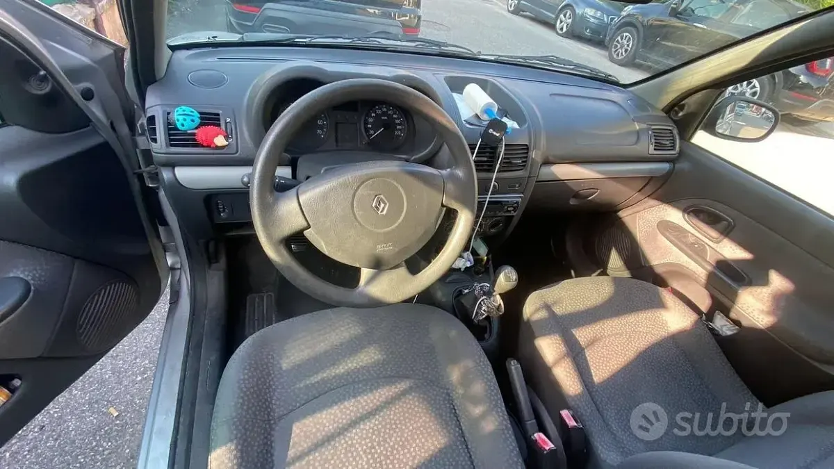 Usata Renault Clio II 58 CV (42 kW) 2007 Grigio Berlina