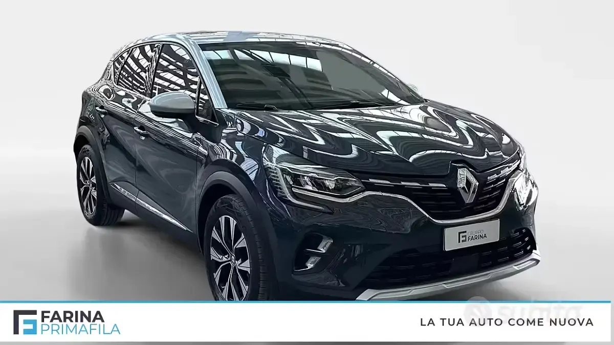 Usata Renault Captur Techno 101 CV (74 kW) 2023 Blu marine/tetto grigio chiaro SUV