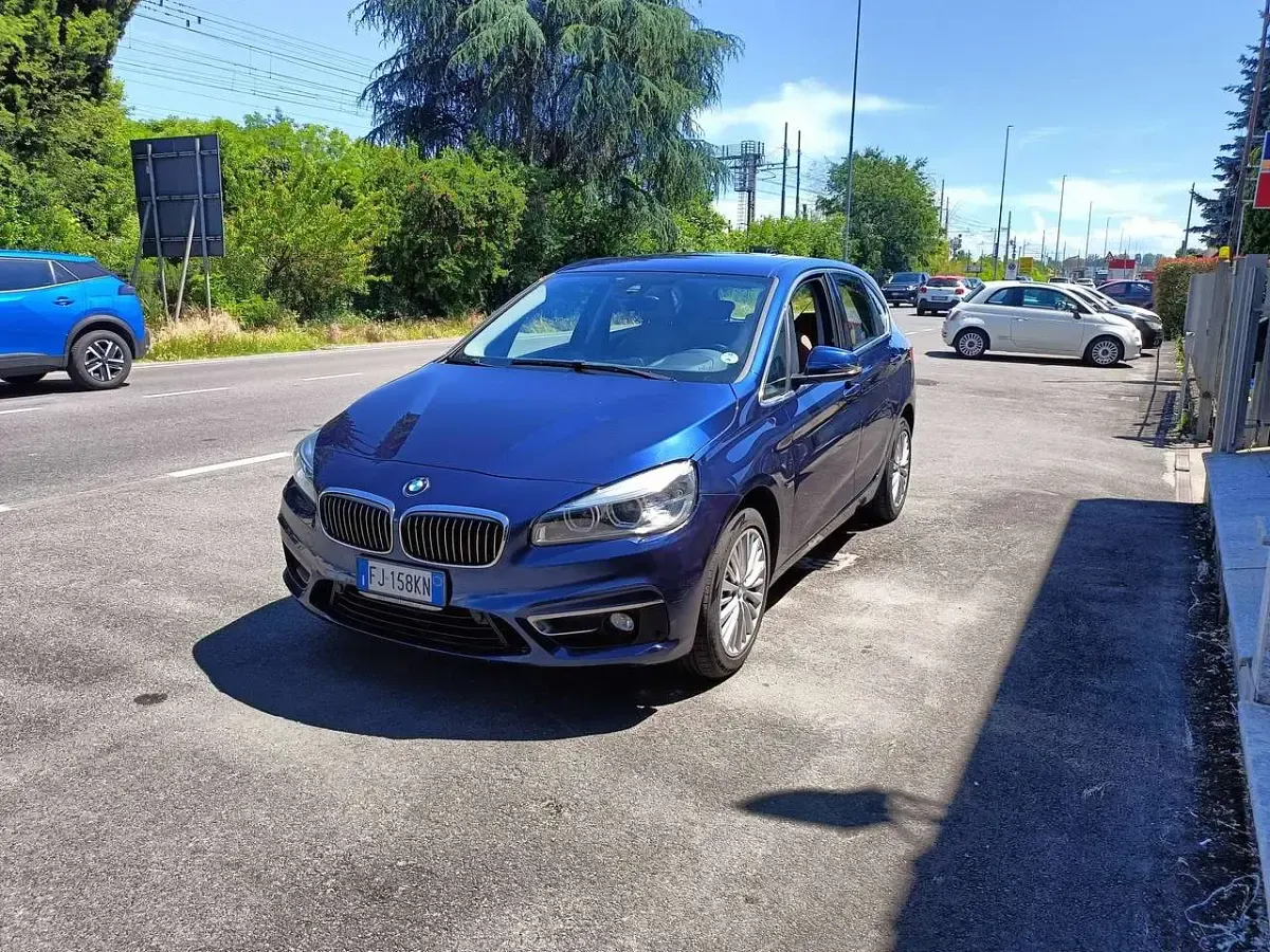 Begagnad BMW 218 Active Tourer Luxury Line 150 HK (110 kW) 2017 Blå Minibuss