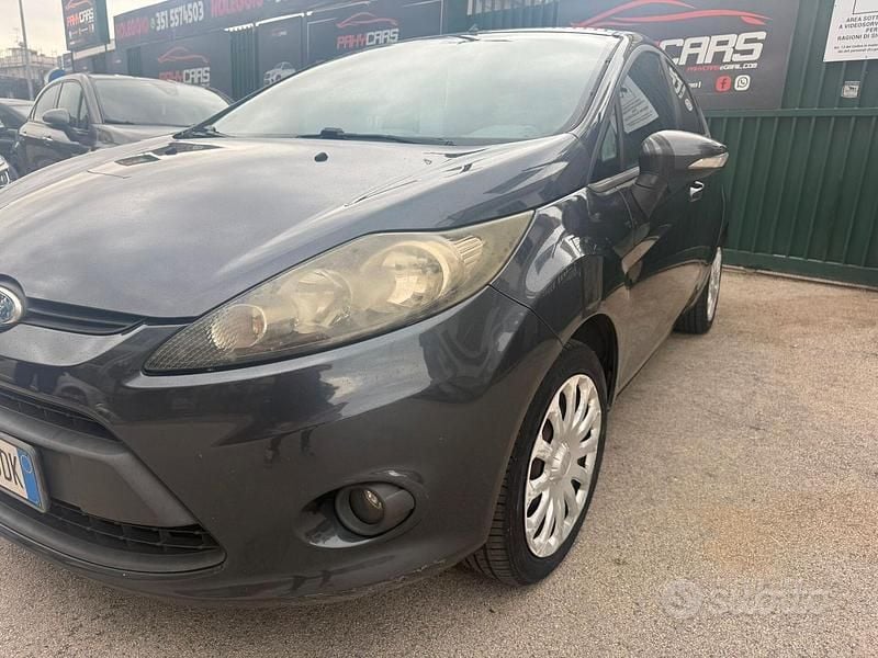 Usata Ford Fiesta Titanium 82 CV (60 kW) 2010 Blu/azzurro Utilitaria