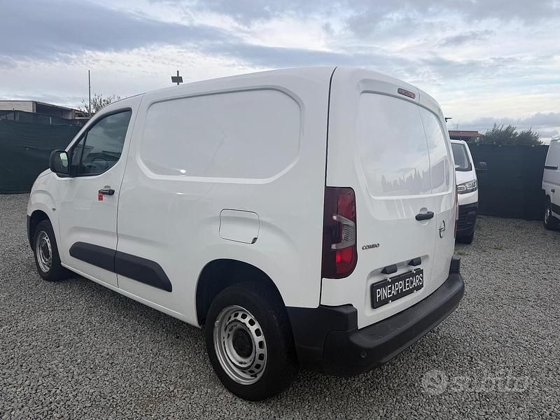 Usata Opel Combo 102 CV (75 kW) 2021 Bianco Monovolume