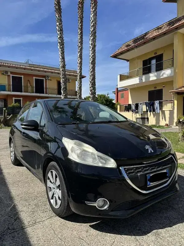 Usata Peugeot 208 Active 68 CV (50 kW) 2013 Nero Utilitaria