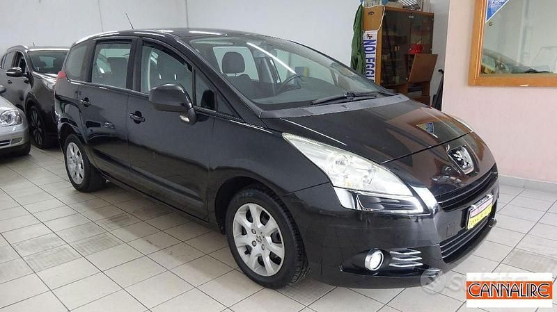 Usata Peugeot 5008 S 112 CV (82 kW) 2011 Nessuno(met.) Monovolume