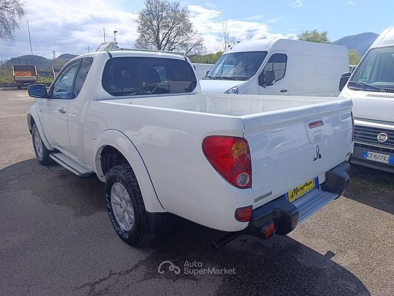 Usata Mitsubishi L200 136 CV (100 kW) 2012 Bianco Pick-up