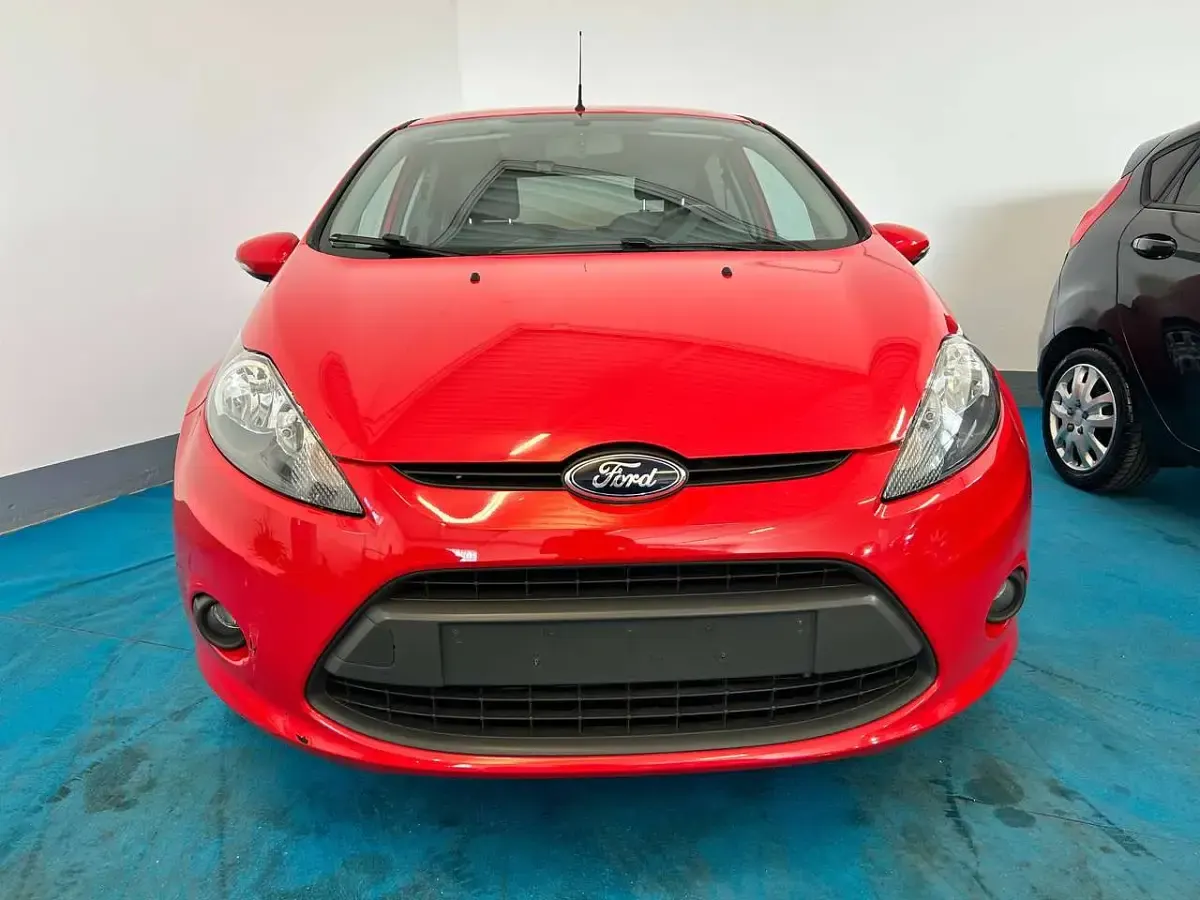 Usata Ford Fiesta 60 CV (44 kW) 2011 Rosso Berlina