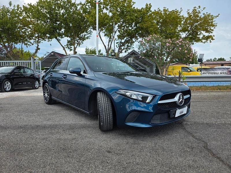 Usata Mercedes A180 Business 115 CV (84 kW) 2020 Blu Berlina