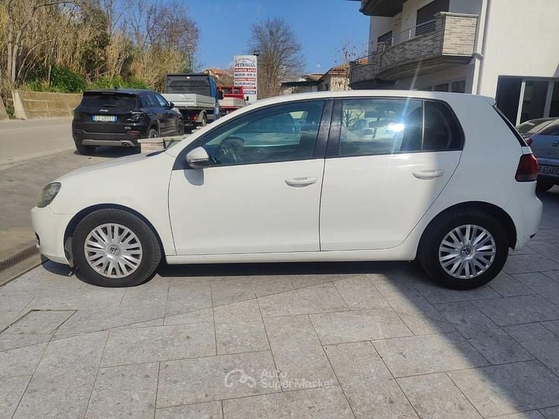 Usata VW Golf VI Comfortline 102 CV (75 kW) 2010 Bianco Utilitaria