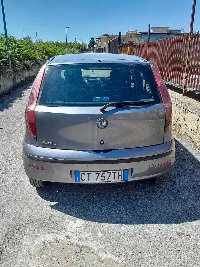 Usata Fiat Punto 60 CV (44 kW) 2005 Grigio Utilitaria