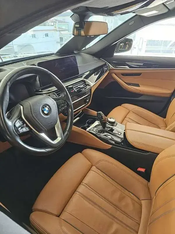 Usata BMW 530 Luxury Line 249 CV (183 kW) 2020 Blu/azzurro Station wagon