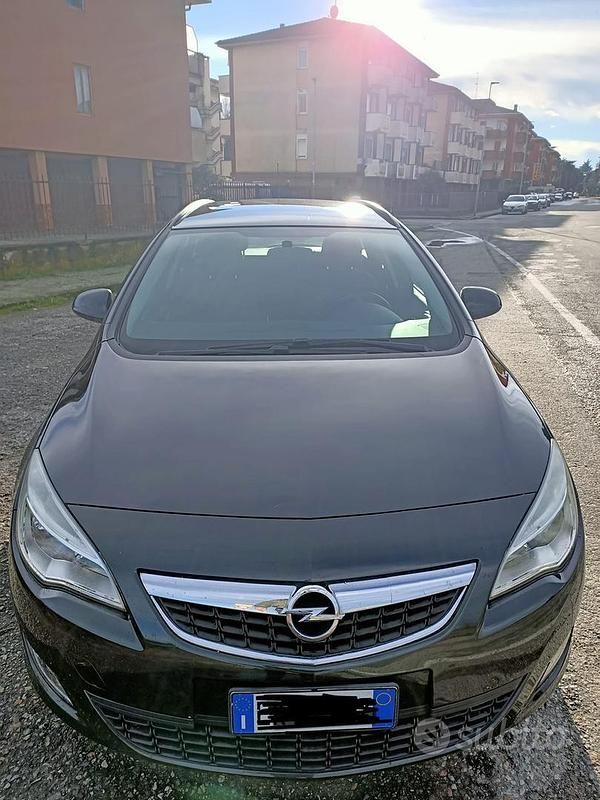 Nero Usata 2011 Opel Astra Station wagon | 3500 € (Ottimo prezzo) - Immagine 1/4