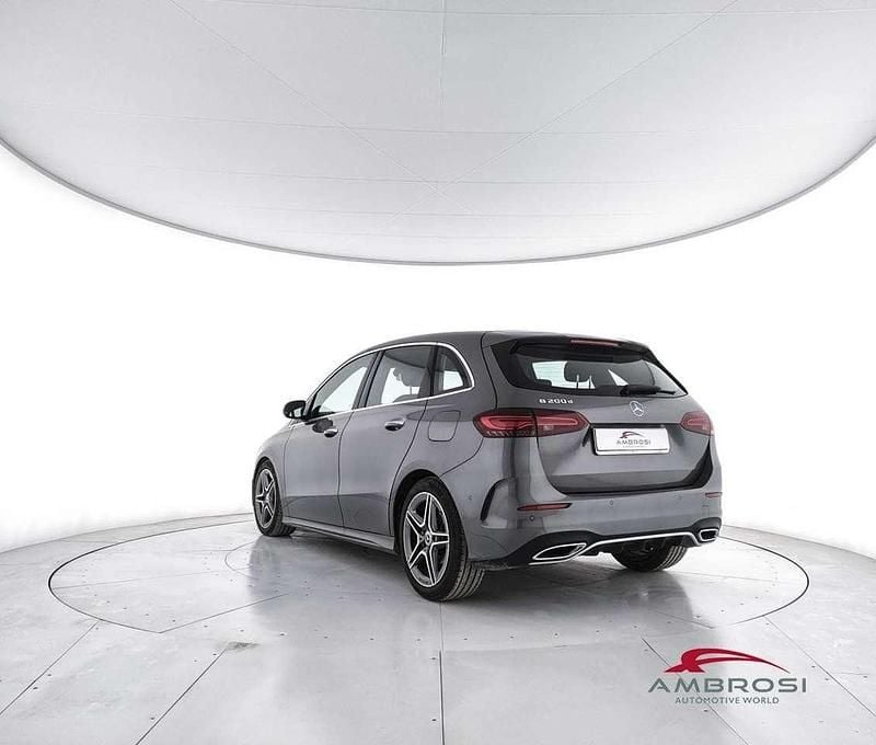 Usata Mercedes B200 AMG line 150 CV (110 kW) 2023 Grigio Monovolume
