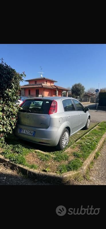 Grigio Usata 2007 Fiat Grande Punto Due volumi | 900 € (Super prezzo) - Immagine 1/4