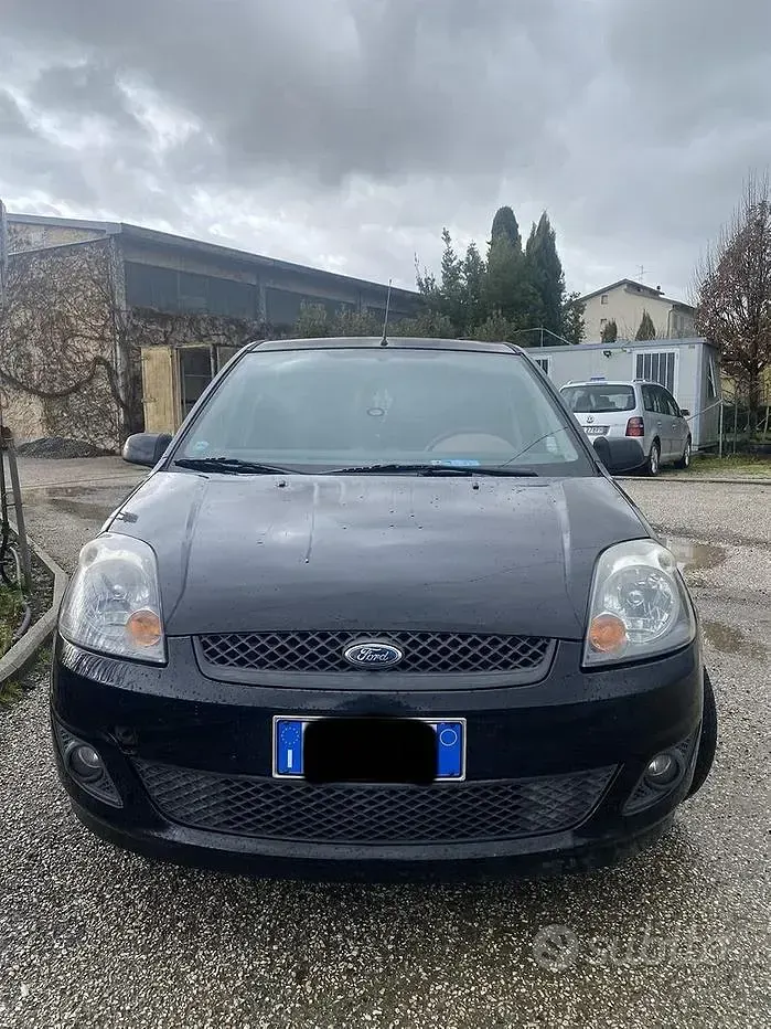 Usata Ford Fiesta 68 CV (50 kW) 2007 Nero Utilitaria