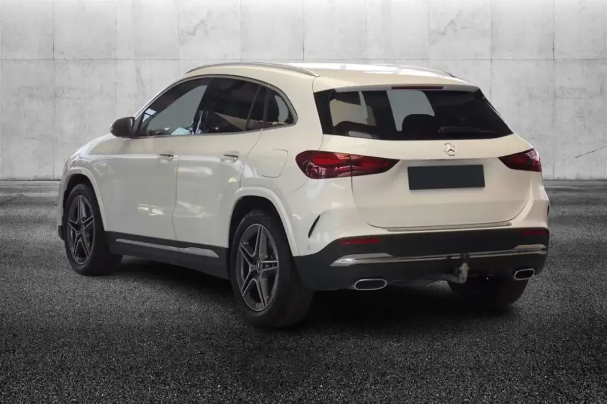 Usata Mercedes GLA220 AMG Line Premium 190 CV (139 kW) 2024 Bianco SUV