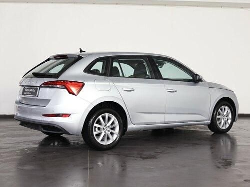 Usata Skoda Scala Ambition 110 CV (80 kW) 2022 Argento brillante Utilitaria