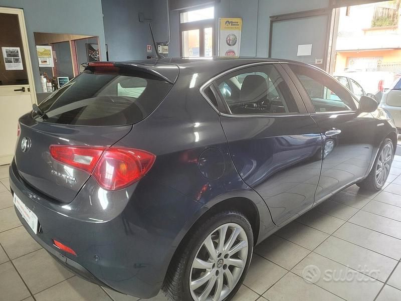 Usata Alfa Romeo Giulietta Super 120 CV (88 kW) 2016 Grigio Utilitaria