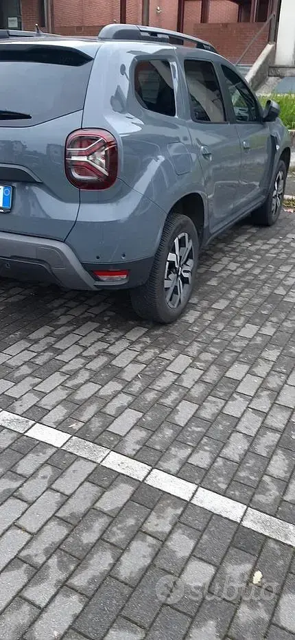 Usata Dacia Duster Journey 101 CV (74 kW) 2023 Grigio SUV