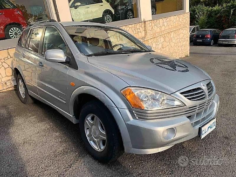 Usata Ssangyong (KGM) Kyron 141 CV (103 kW) 2006 Rosso SUV