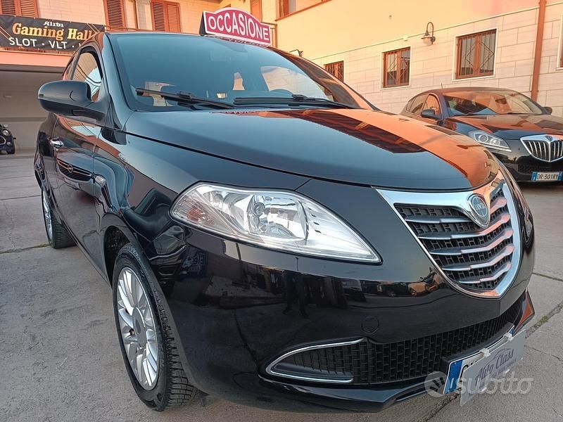 Usata Lancia Ypsilon Gold 69 CV (50 kW) 2015 Nero Utilitaria
