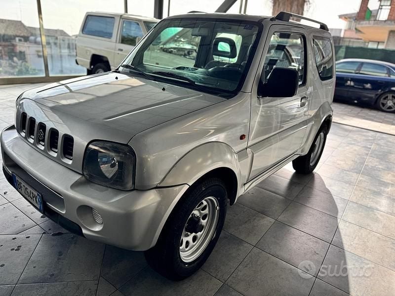 Grigio Usata 1999 Suzuki Jimny SUV | 5600 € (Ottimo prezzo) - Immagine 1/4