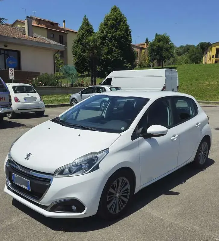 Usata Peugeot 208 Active 75 CV (55 kW) 2016 Bianco Utilitaria