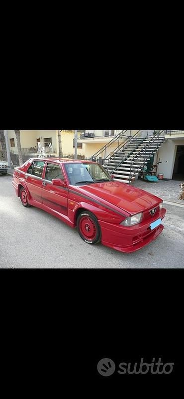 Usata Alfa Romeo 75 156 CV (114 kW) 1987 Rosso Berlina