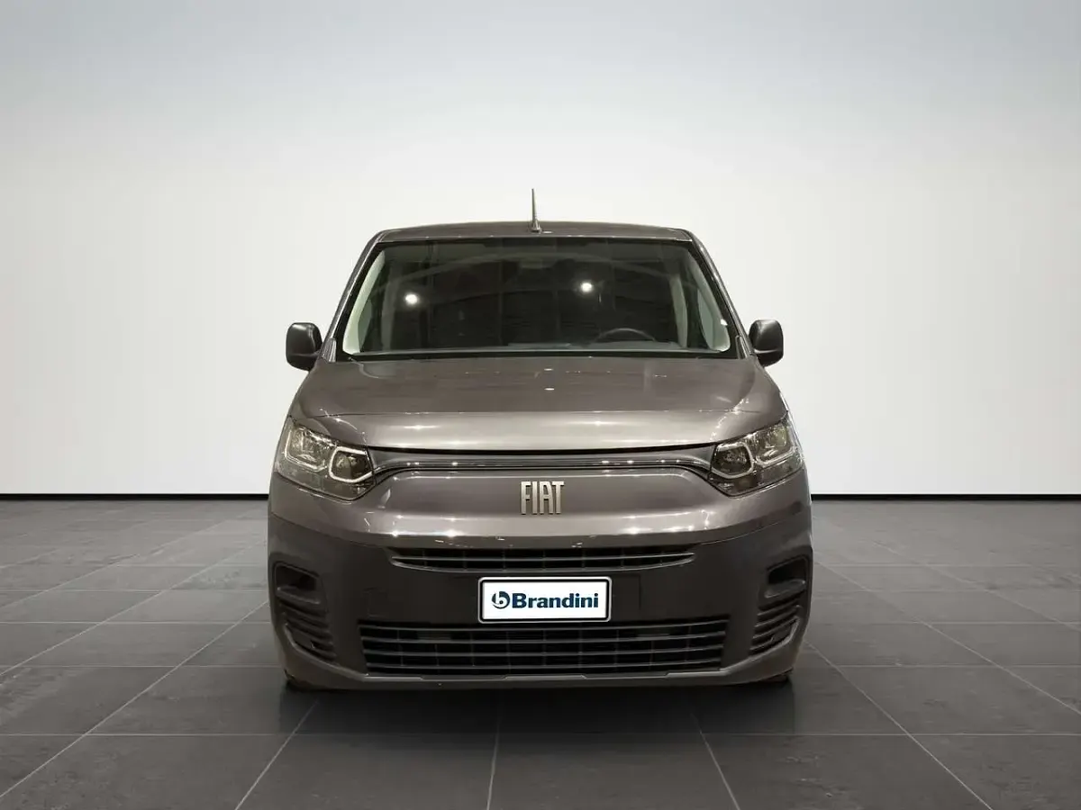 Usata Fiat Doblò 102 CV (75 kW) 2023 Grigio Monovolume