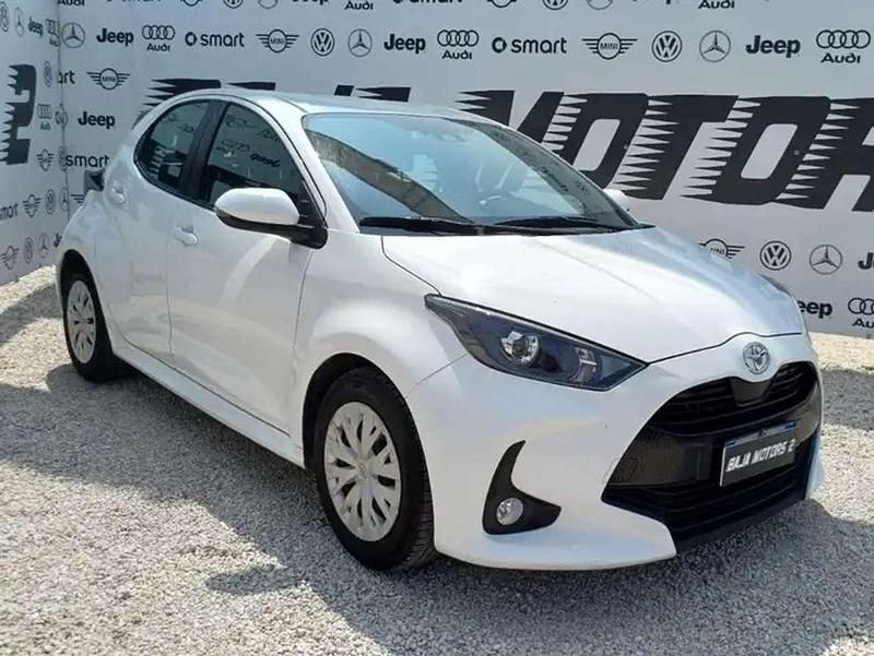 Usata Toyota Yaris Active 72 CV (52 kW) 2022 Bianco Utilitaria