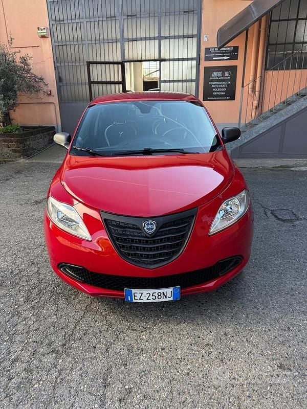 Usata Lancia Ypsilon 69 CV (50 kW) 2015 Rosso Utilitaria