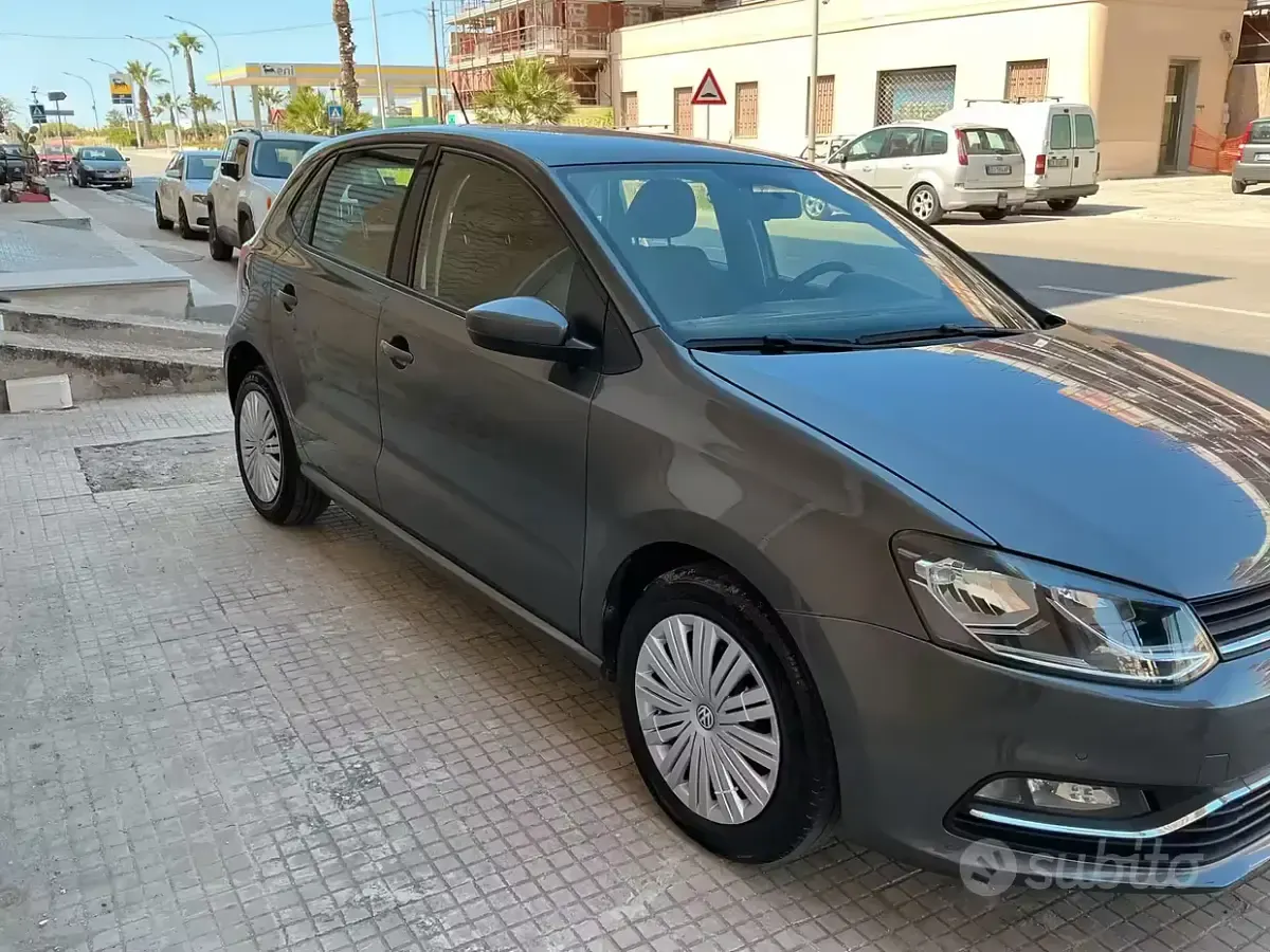 Usata VW Polo Trendline 75 CV (55 kW) 2017 Grigio Berlina